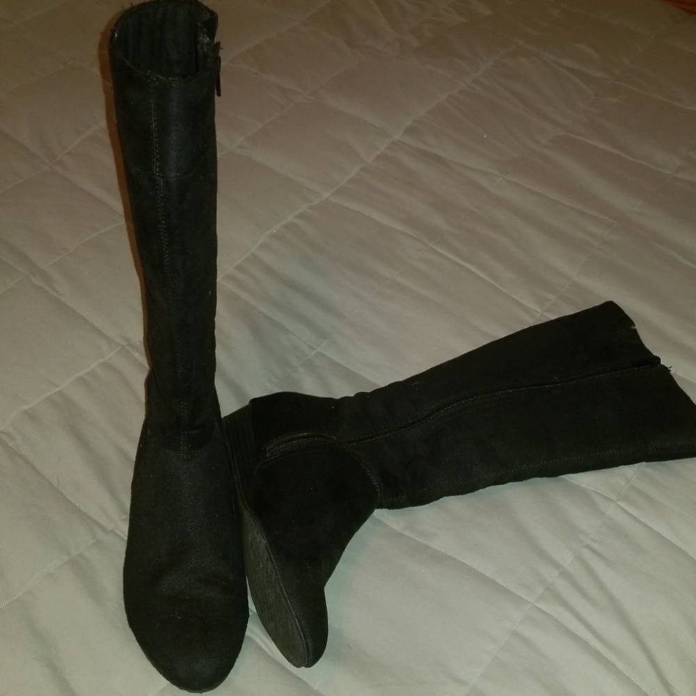 Laundry List Suede like black boots